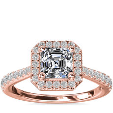 Anillo de compromiso de diamante de talla Assher con halo y detalle de puente de diamantes en oro rosado de 14 k (1/3 qt. total)